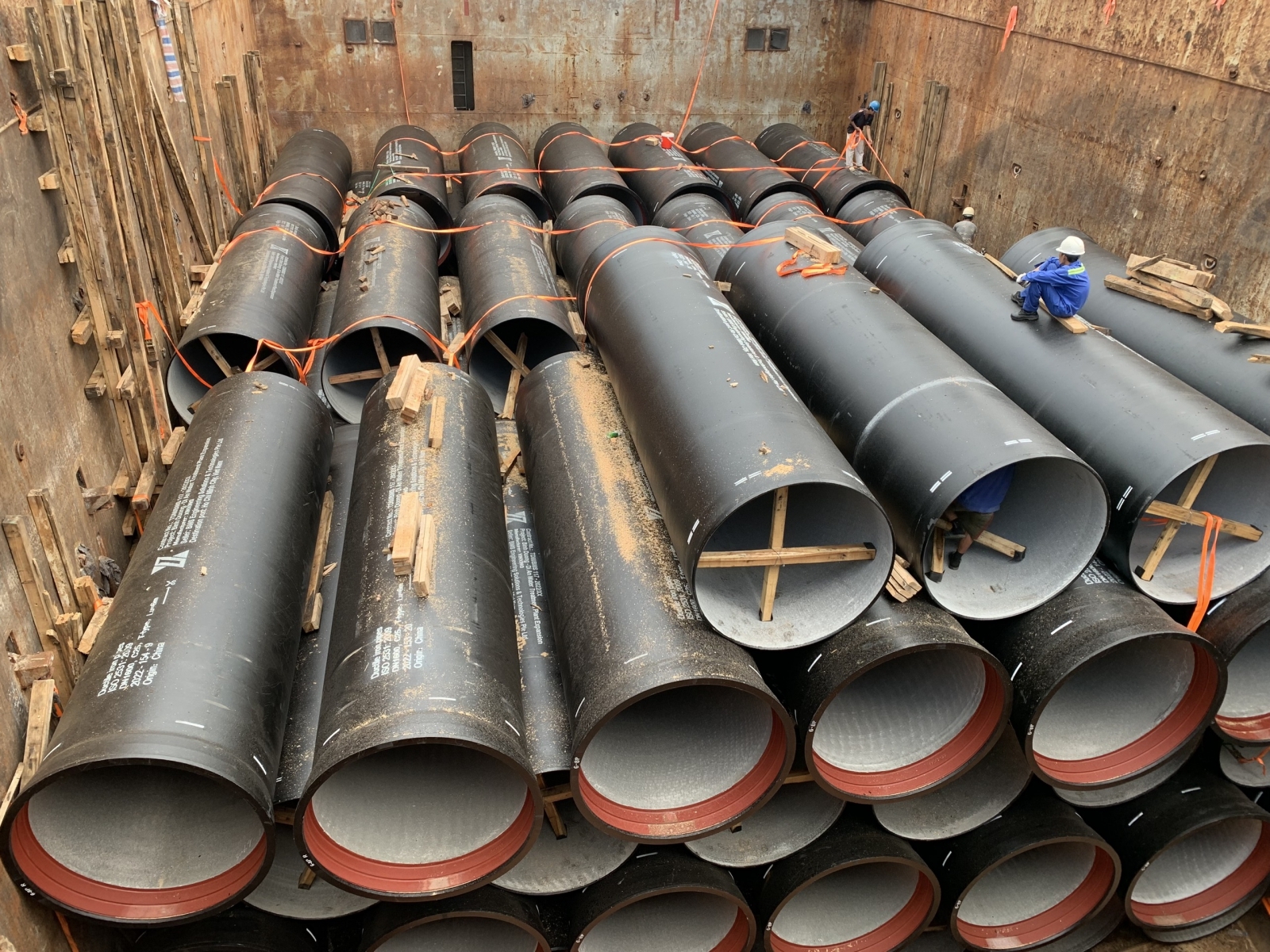 LÔ ỐNG GANG XINXING D1600 VỀ PHỤC VỤ CHO CẤP NƯỚC